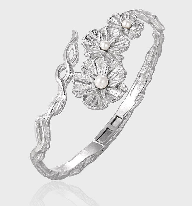 Beautiful 925 sterling silver bangle featuring a delicate flower design and adorned with elegant shell pearls.