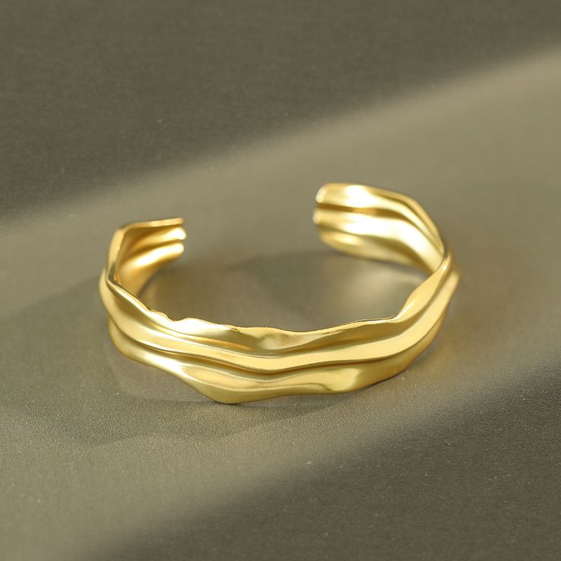 Vermeil Irregular Folds Bangle (18kGold over 925 Silver)